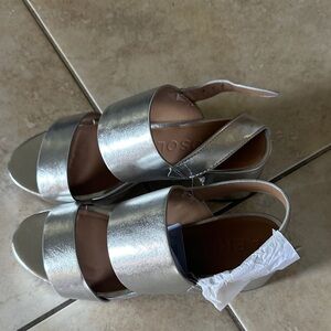 AEROSOLES Women's Metallic Silver Sandals